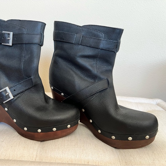 Like New Ugg Platform Boots - Picture 2 of 8
